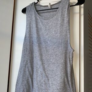 grey tank top